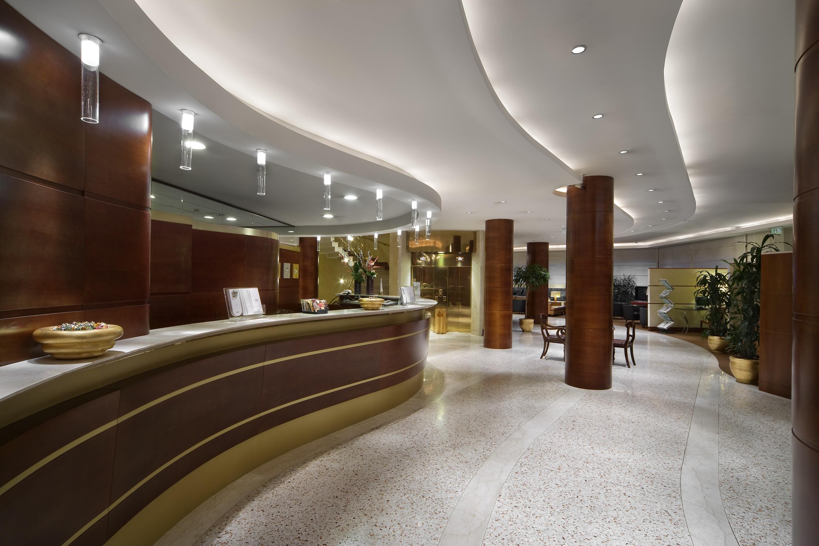 UNAHOTELS Cusani Milano Esterno foto