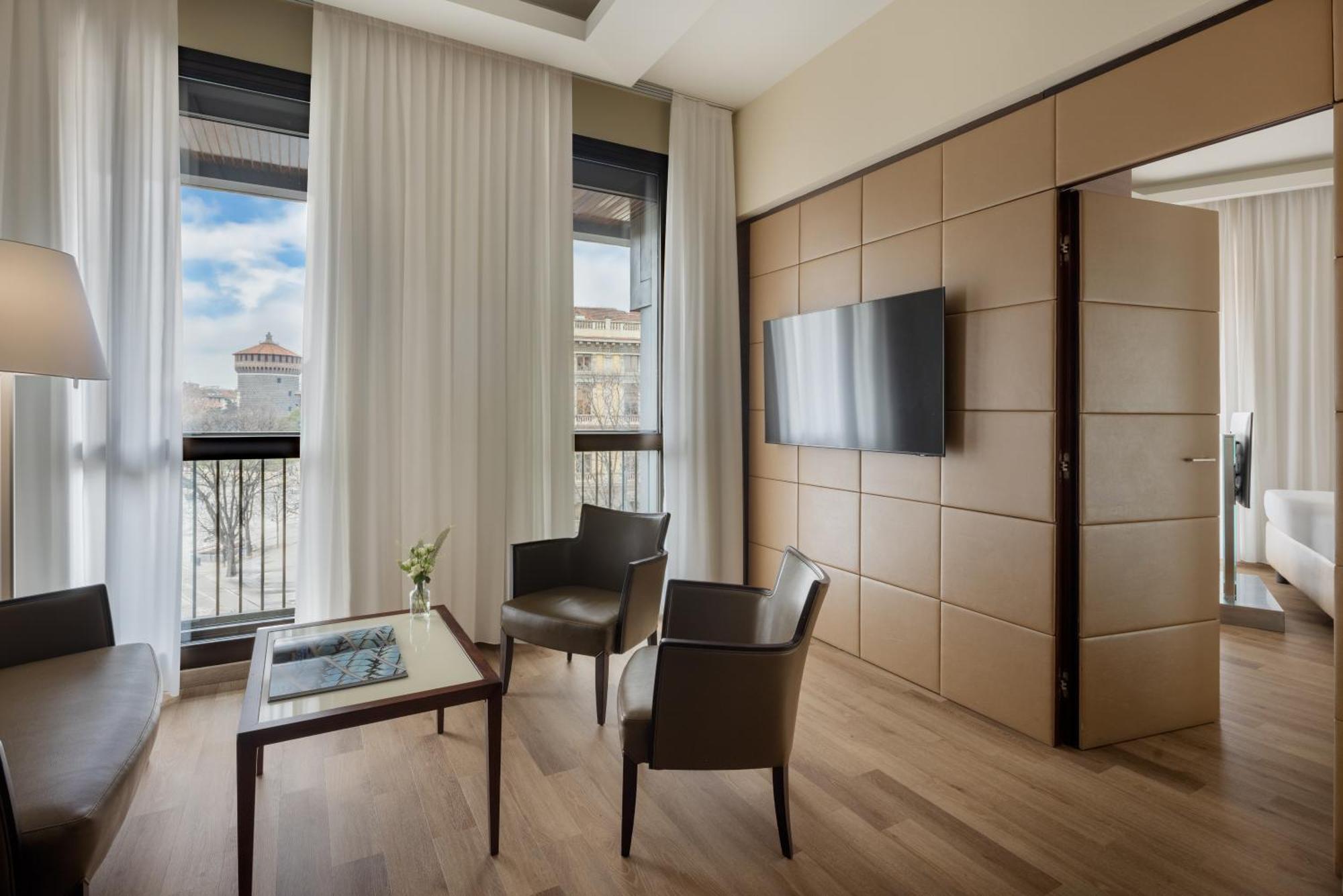 UNAHOTELS Cusani Milano Esterno foto