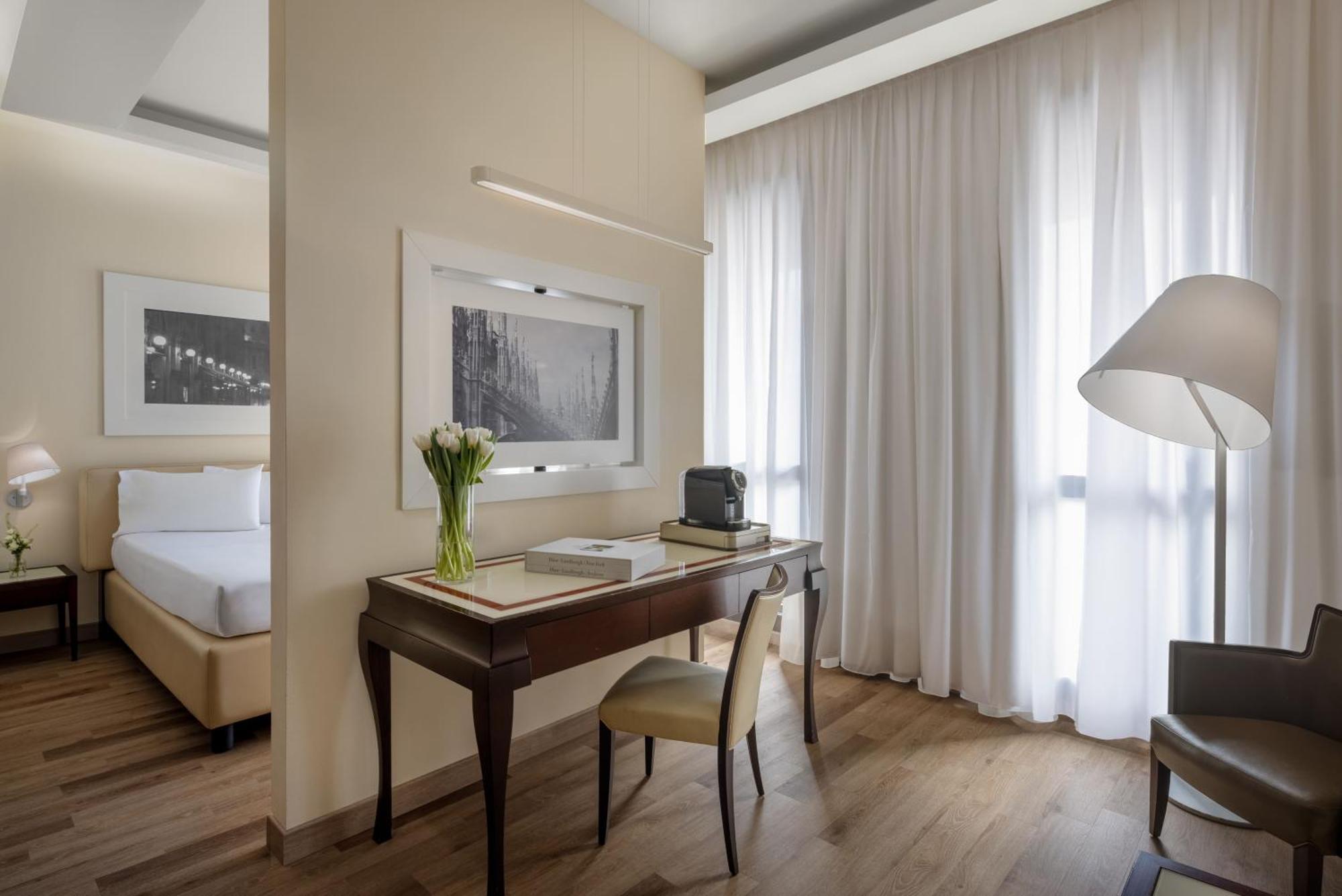 UNAHOTELS Cusani Milano Esterno foto