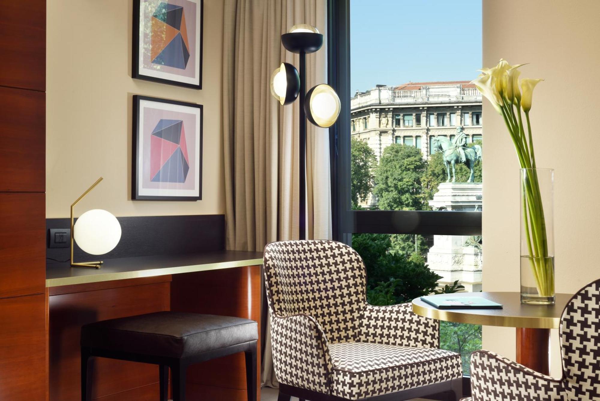 UNAHOTELS Cusani Milano Esterno foto