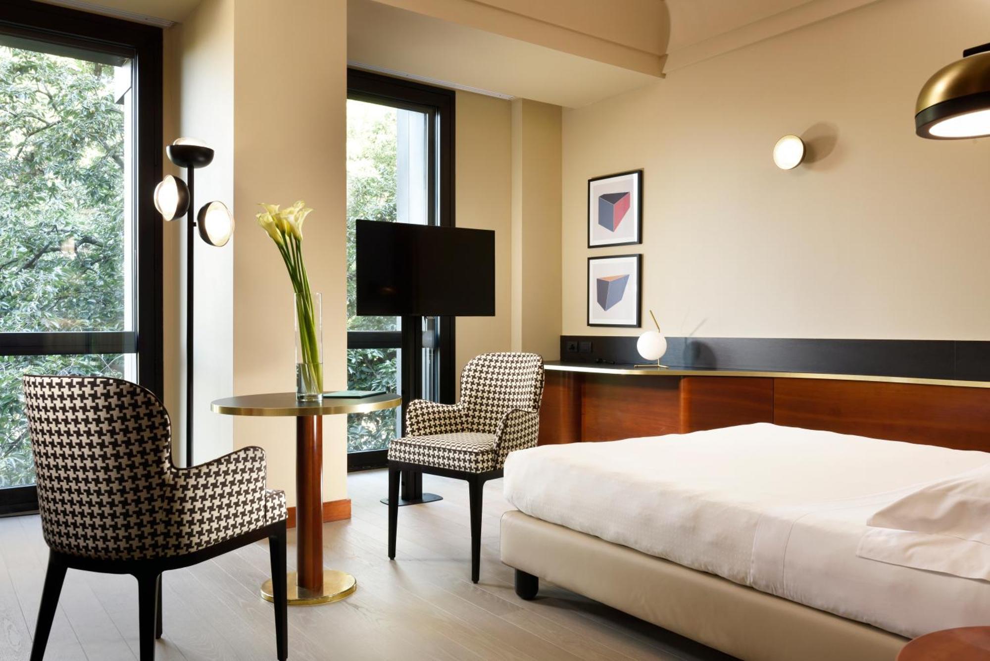 UNAHOTELS Cusani Milano Esterno foto