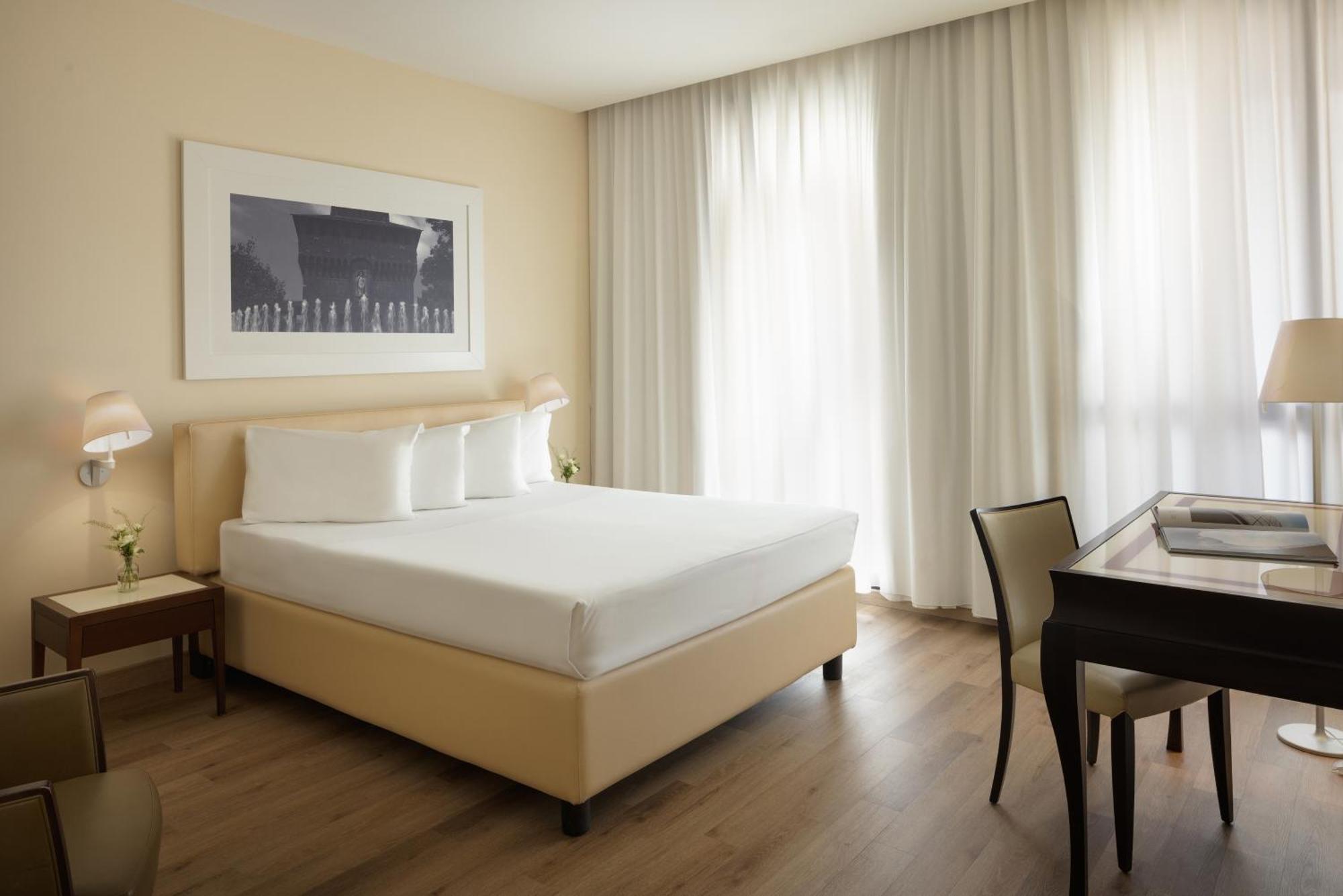 UNAHOTELS Cusani Milano Esterno foto