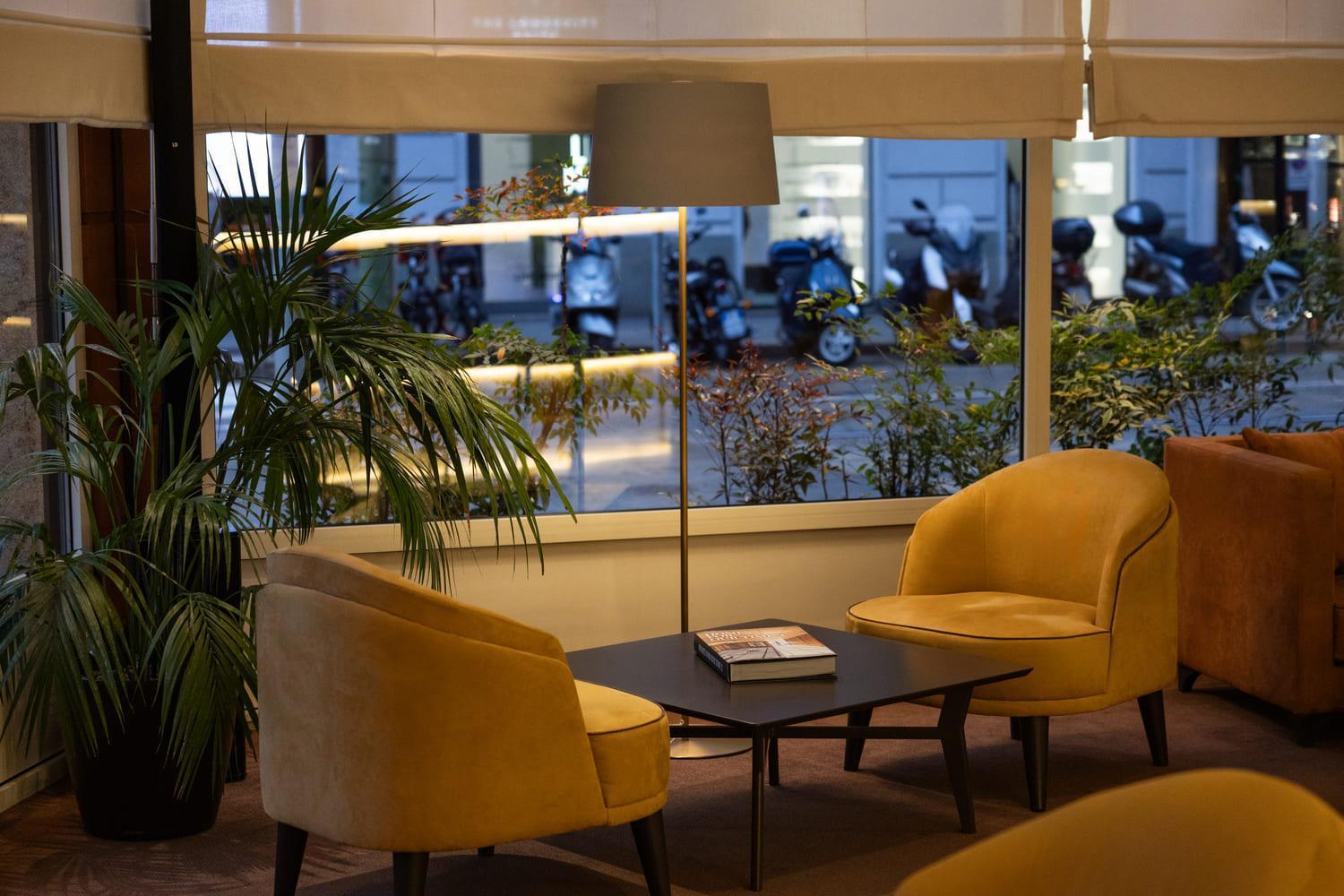 UNAHOTELS Cusani Milano Esterno foto