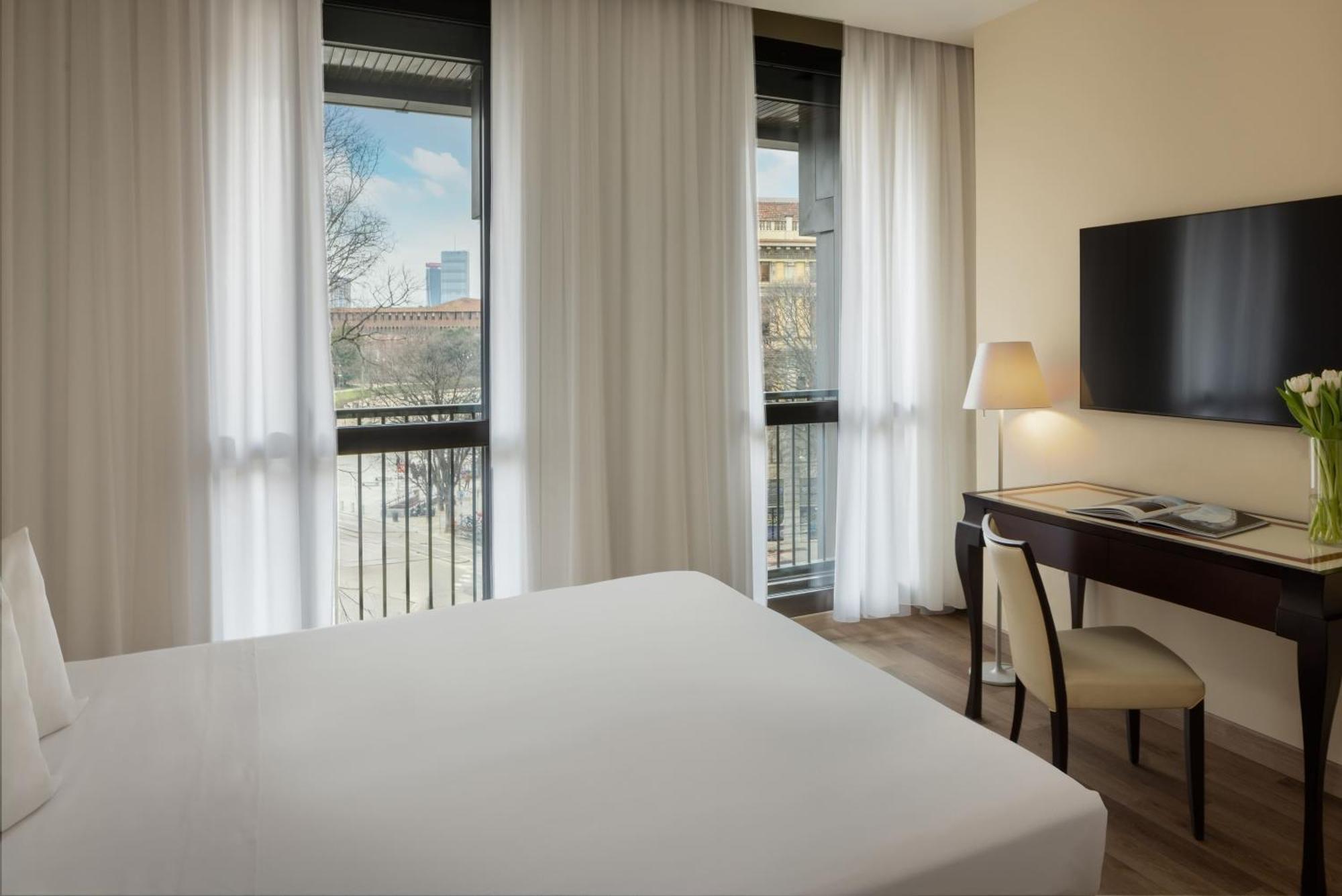 UNAHOTELS Cusani Milano Esterno foto