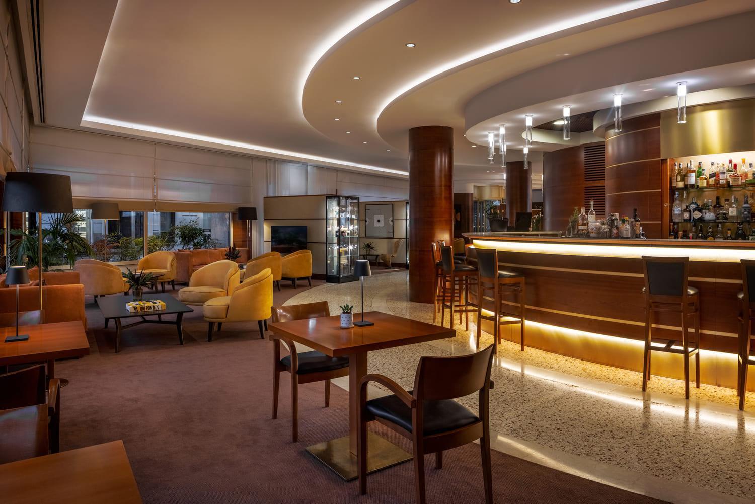 UNAHOTELS Cusani Milano Esterno foto