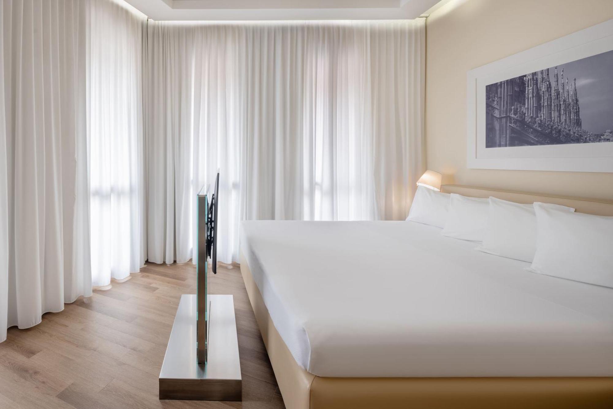 UNAHOTELS Cusani Milano Esterno foto