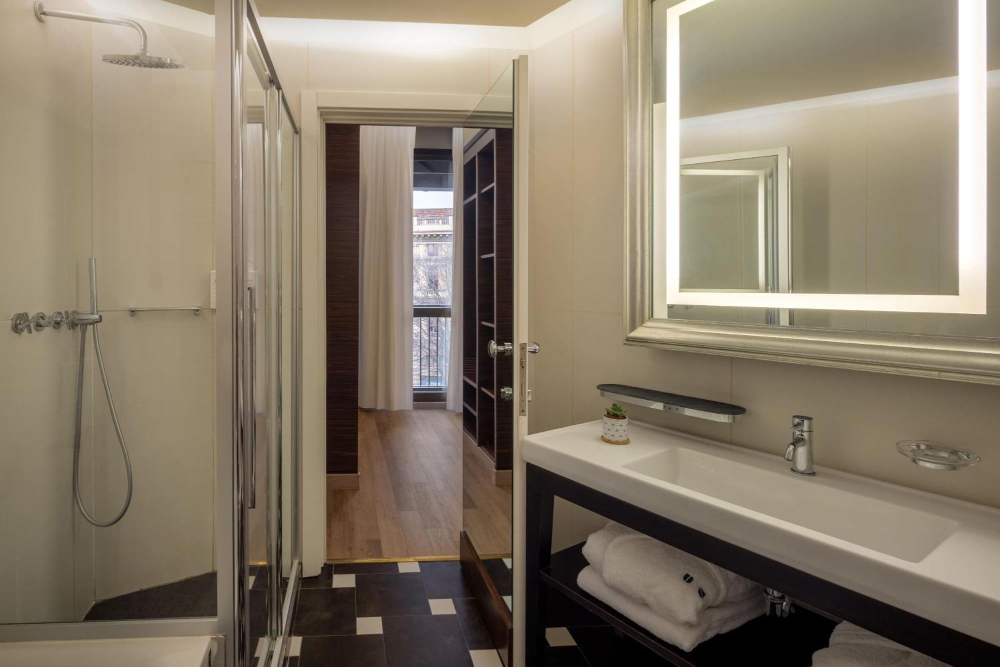 UNAHOTELS Cusani Milano Esterno foto