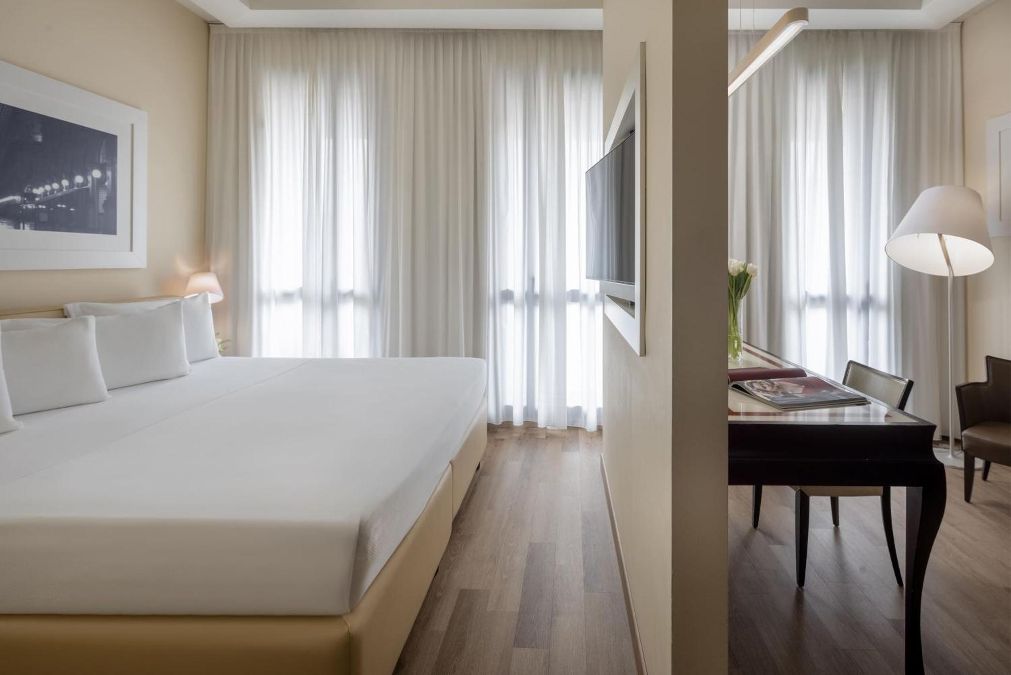 UNAHOTELS Cusani Milano Esterno foto